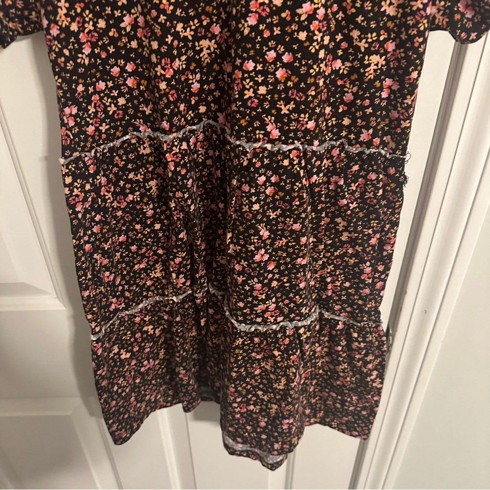 Old Navy- Girls Tiered Floral Short Sleeve Dress, Large - Picture 2 of 7